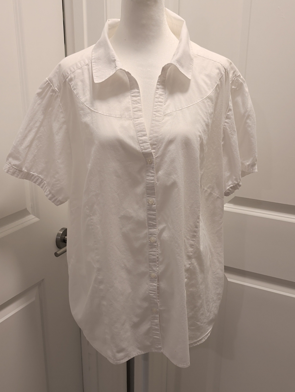 ROUTE 66 Original Clothing Co - 2X Pre Owned Classic White Button-Up Shirt